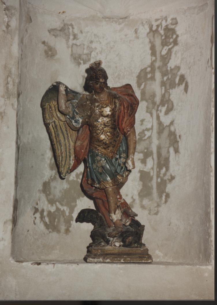 San michele arcangelo combatte satana (statuetta)