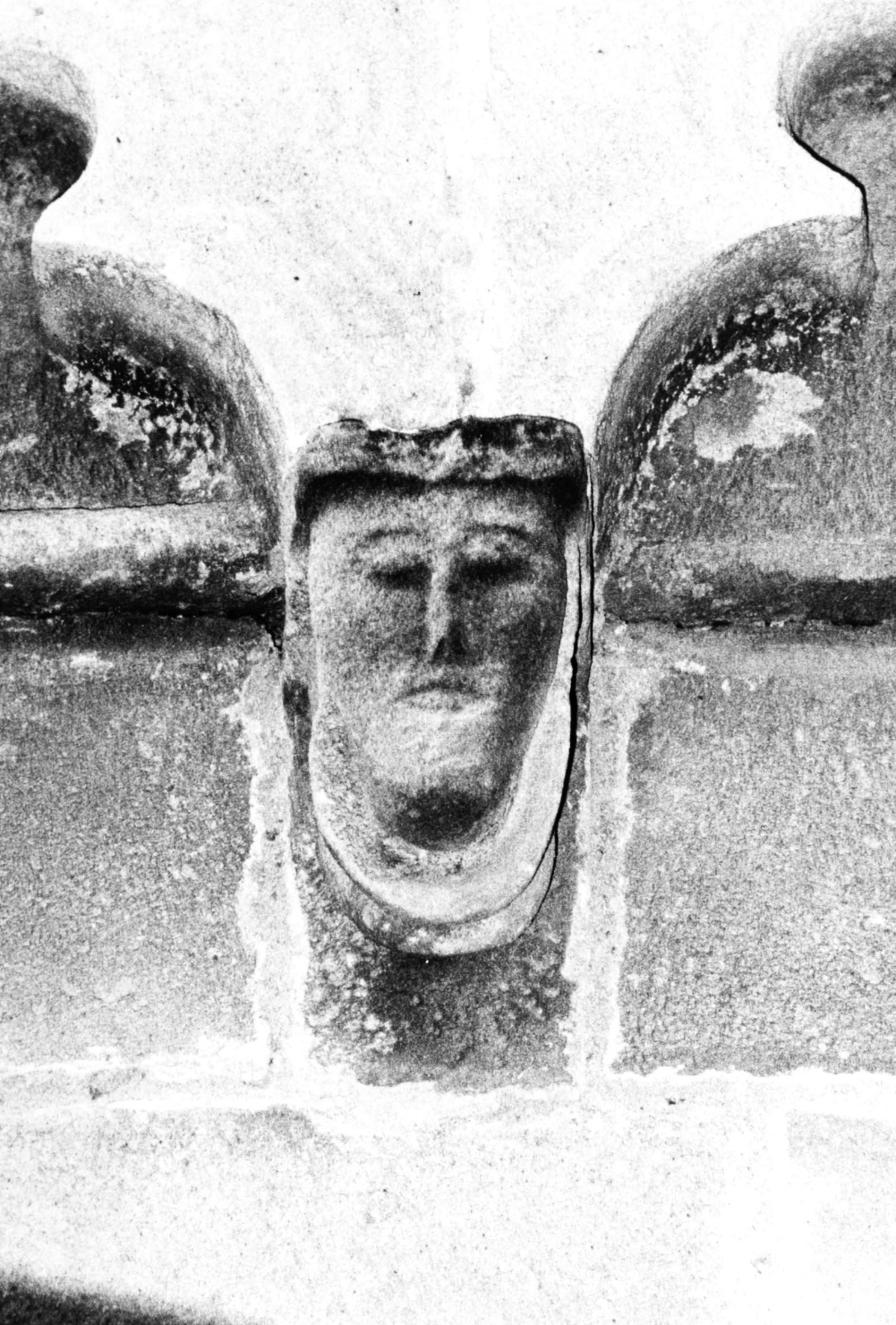 Figura antropomorfa (mensola architettonica, serie)