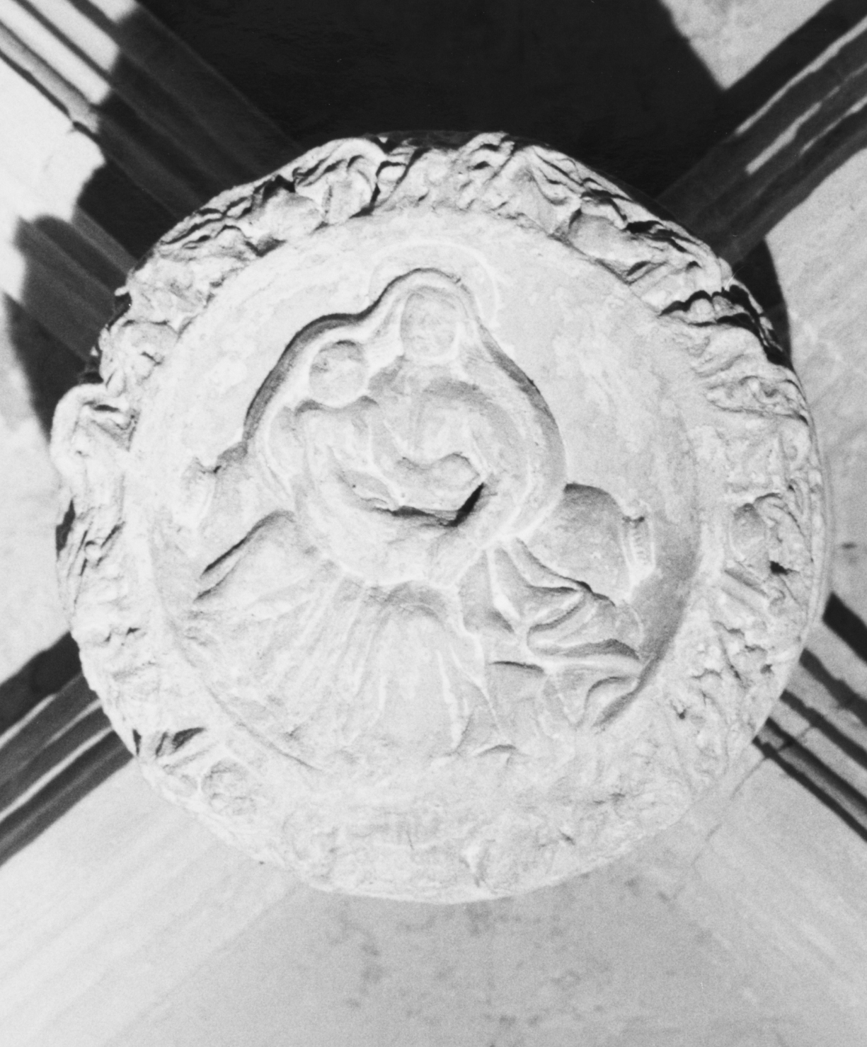 Madonna con bambino (chiave di volta)