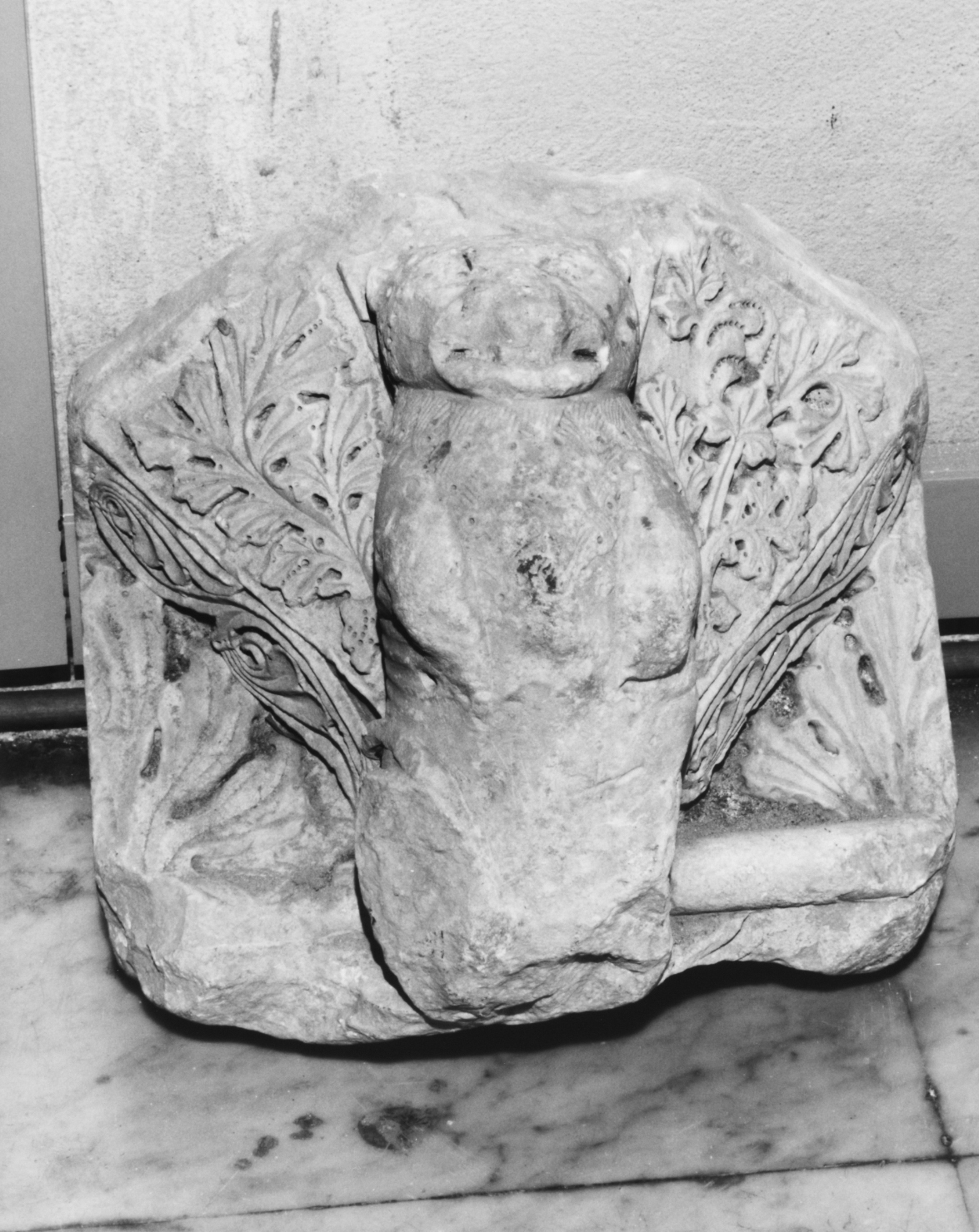 Leone (mensola architettonica, frammento)