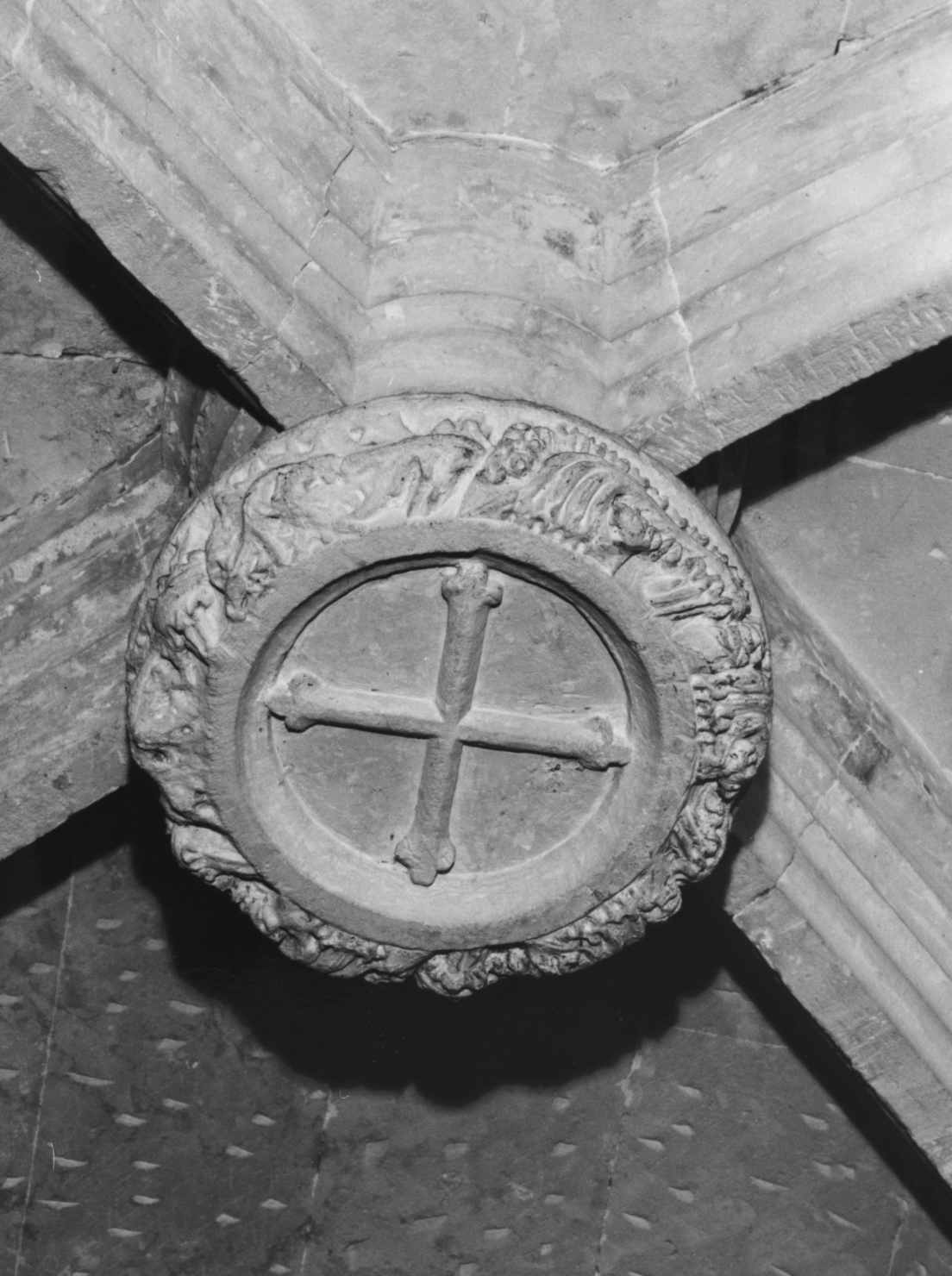 Croce (chiave di volta, complesso decorativo)