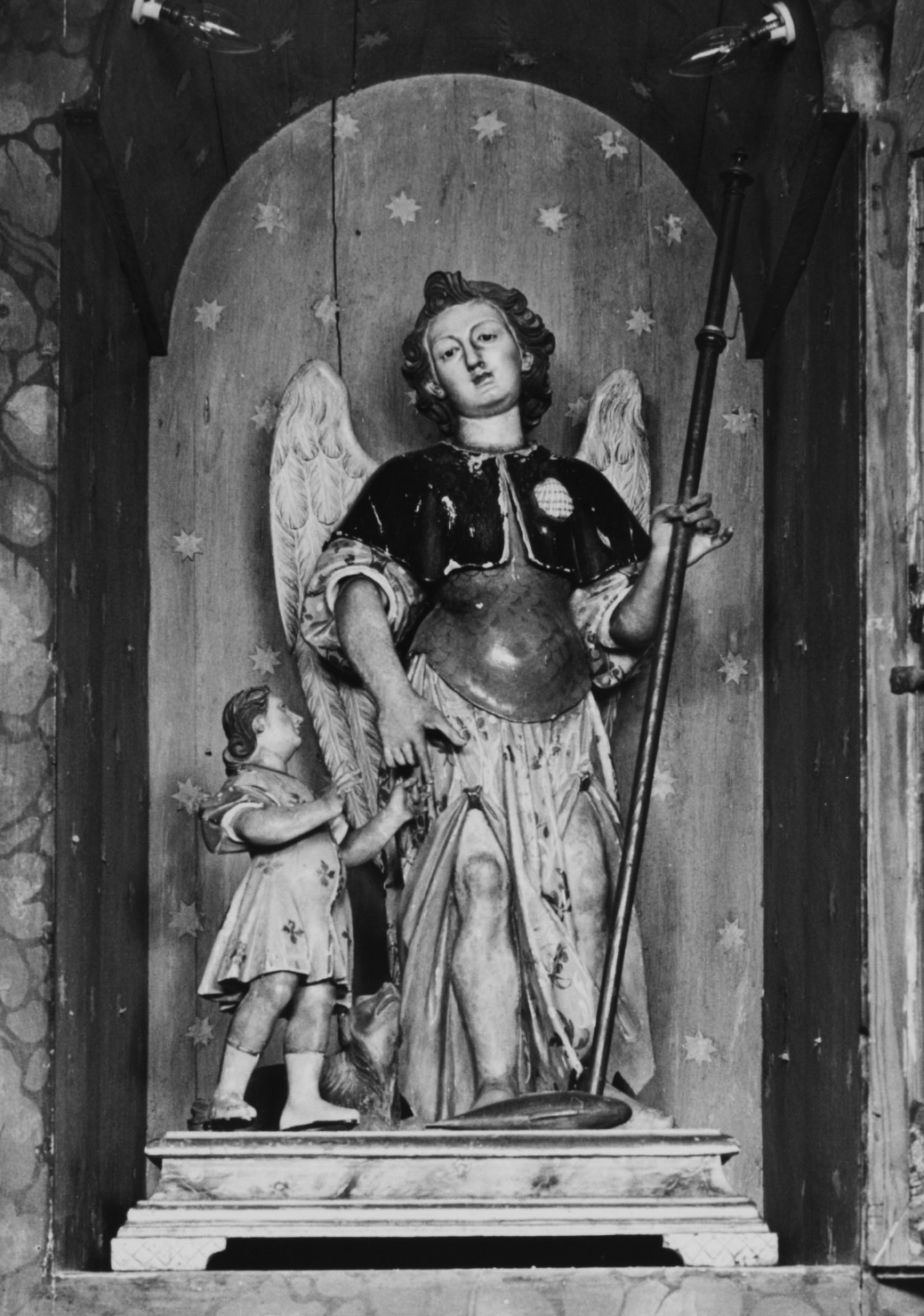 Tobia e san raffaele arcangelo (statua)