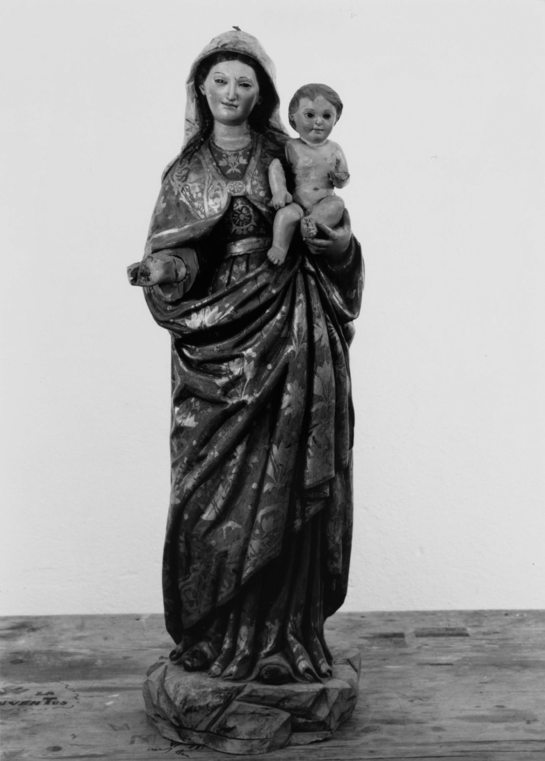 Madonna con bambino (statua)