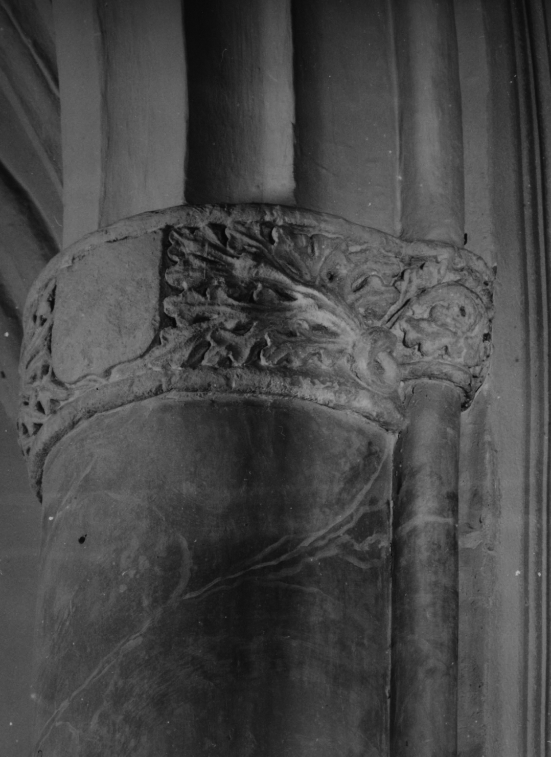 Capitello di colonna, complesso decorativo