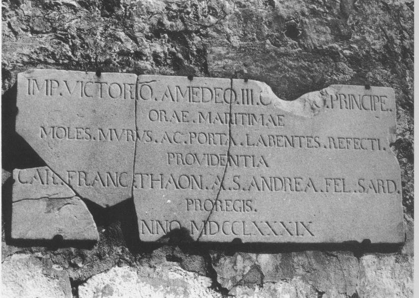 Epigrafe della Porta del Molo (lapide documentaria) - bottega sarda (sec. XVIII)