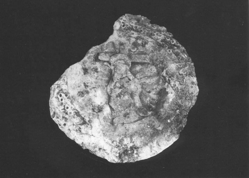 Madonna davanti alla croce (chiave di volta)