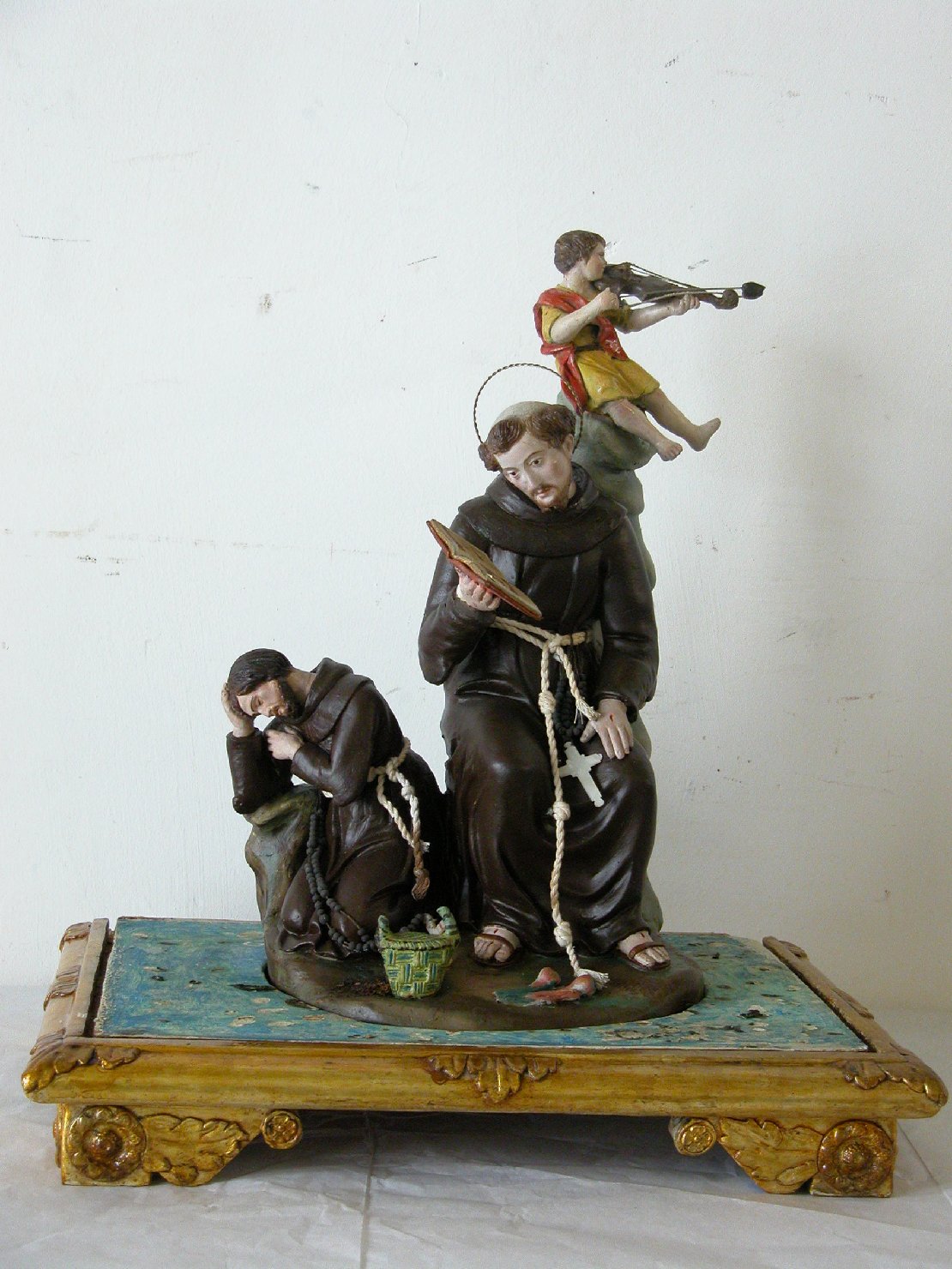 San francesco, frate leone e l'angelo musicante (scultura)