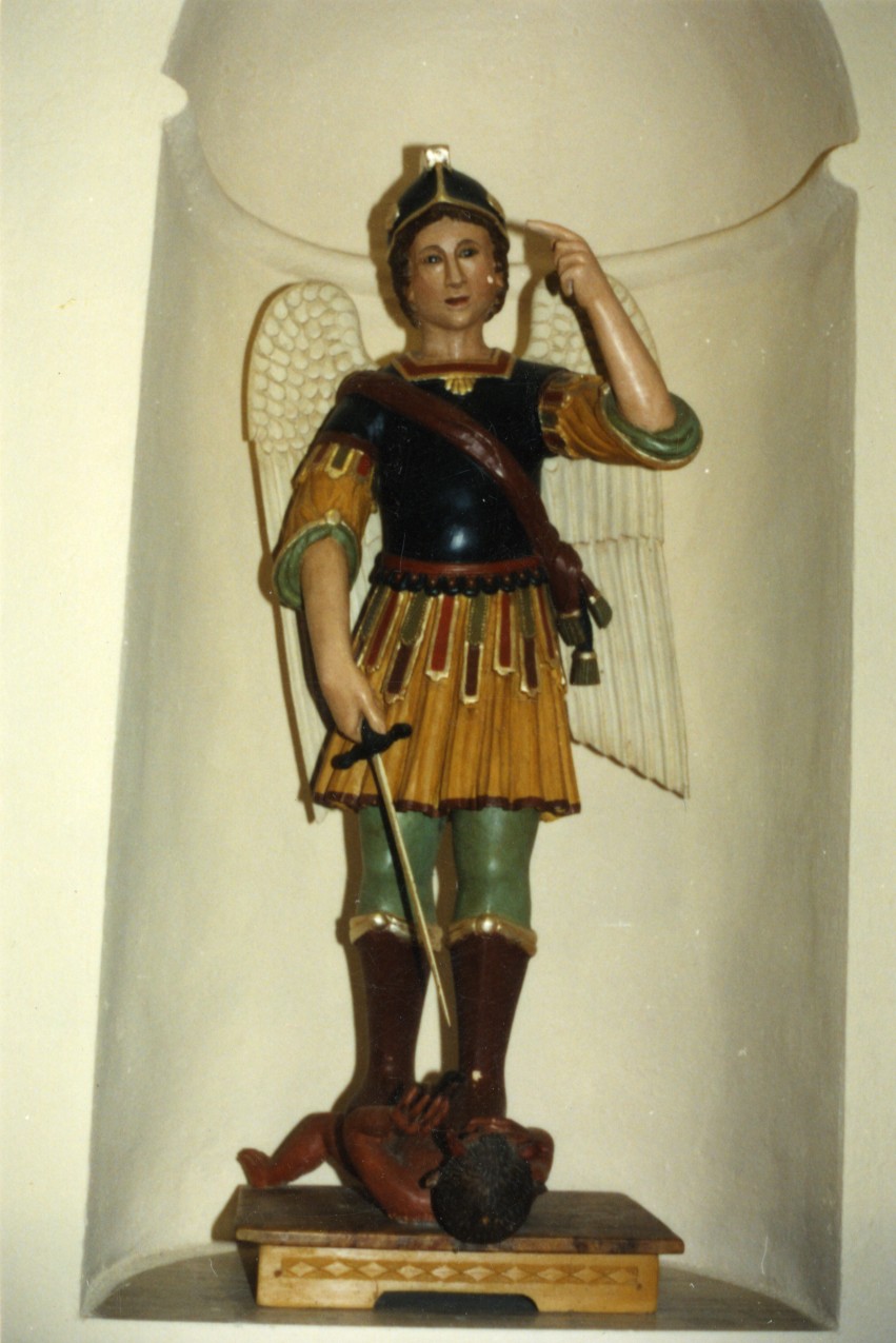 San michele arcangelo (statua)