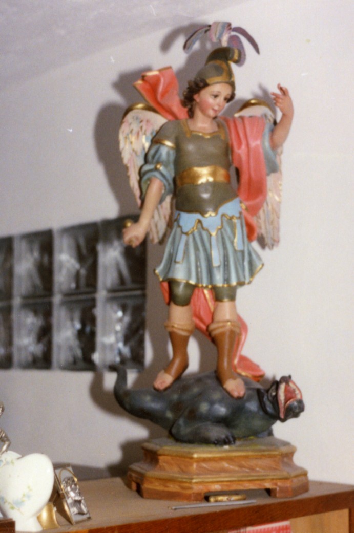 San Michele Arcangelo combatte il drago (statua) - bottega napoletana (sec. XVIII)