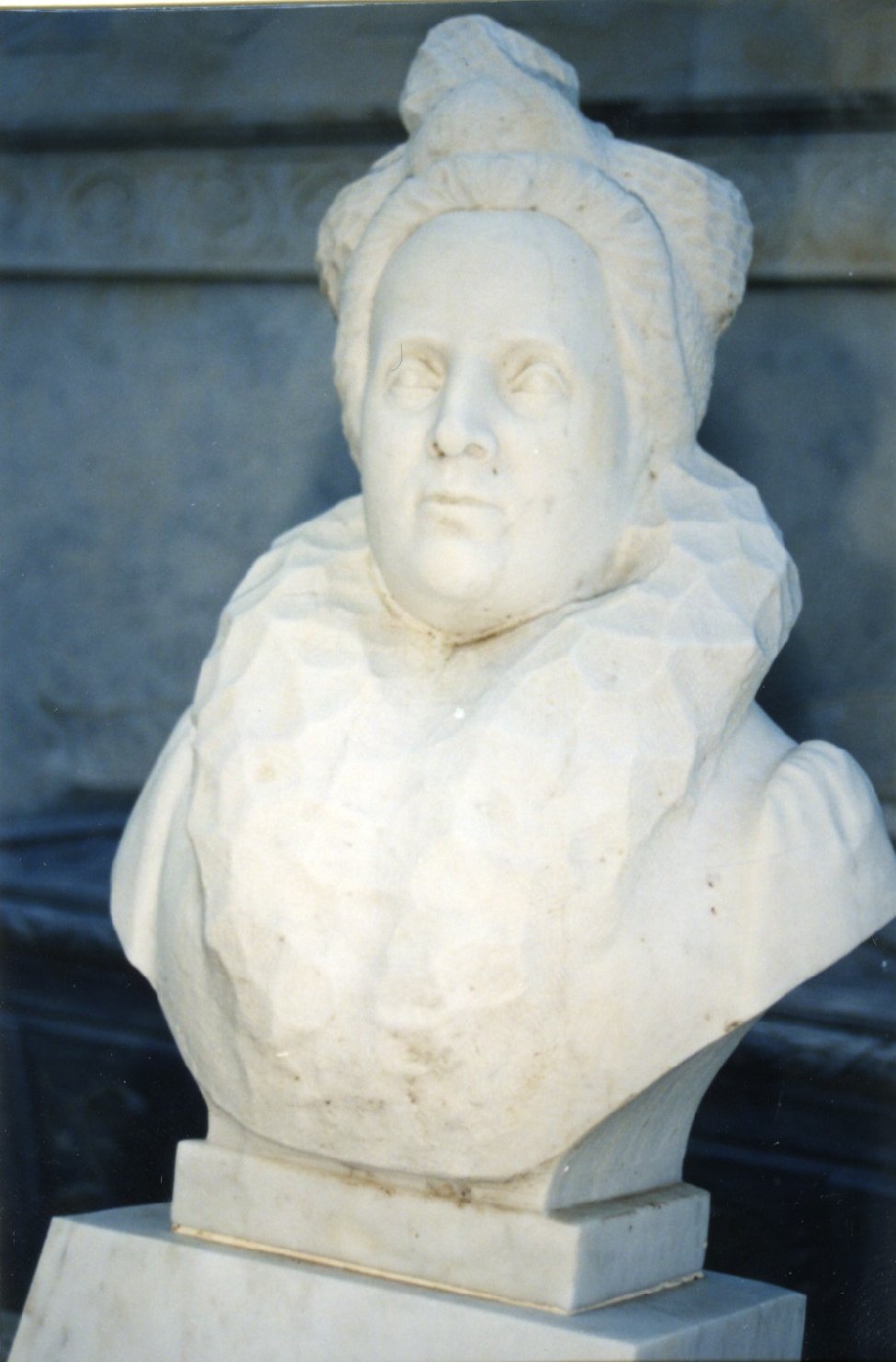 Mezzobusto di donna (scultura)