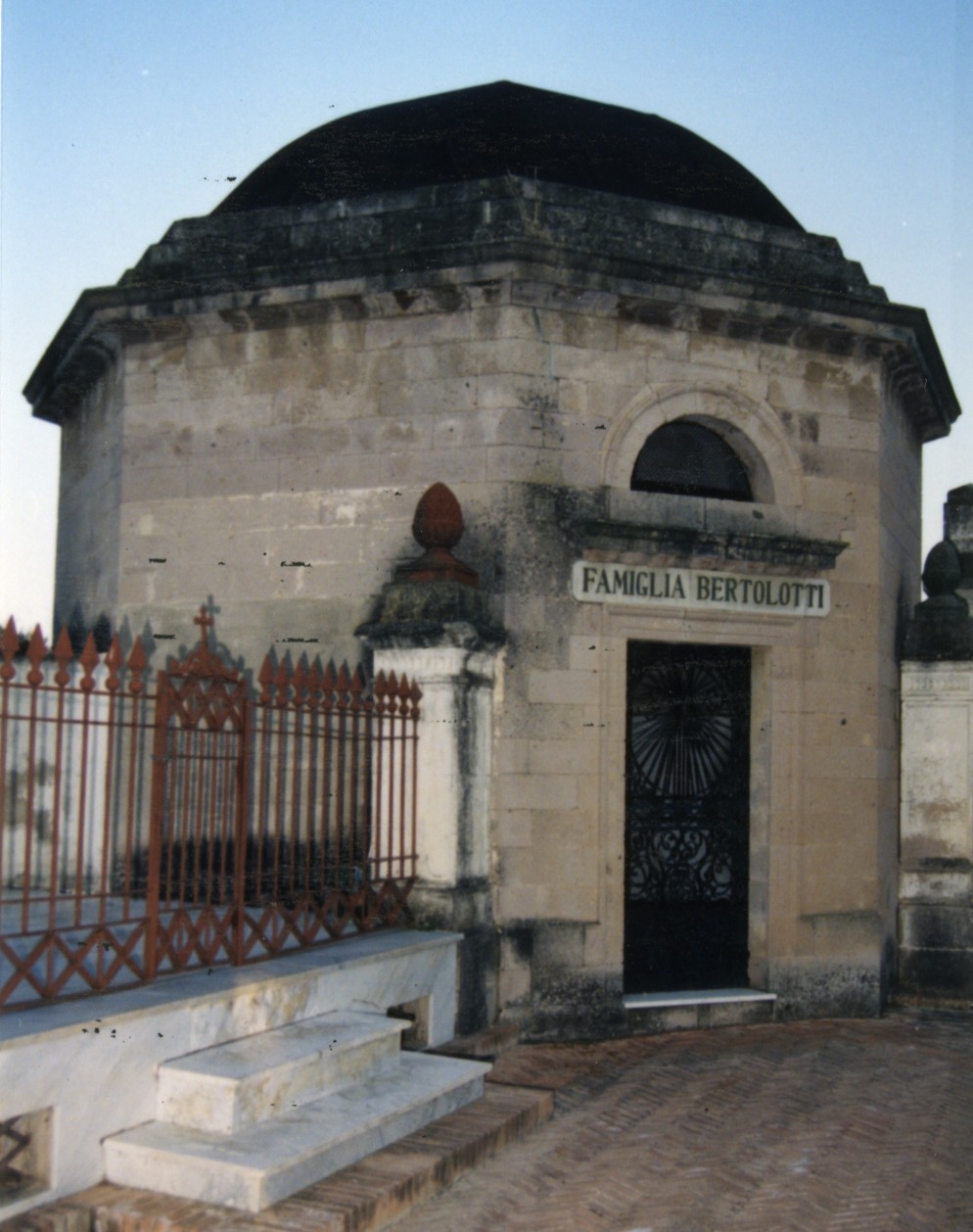 Monumento funebre - a cappella