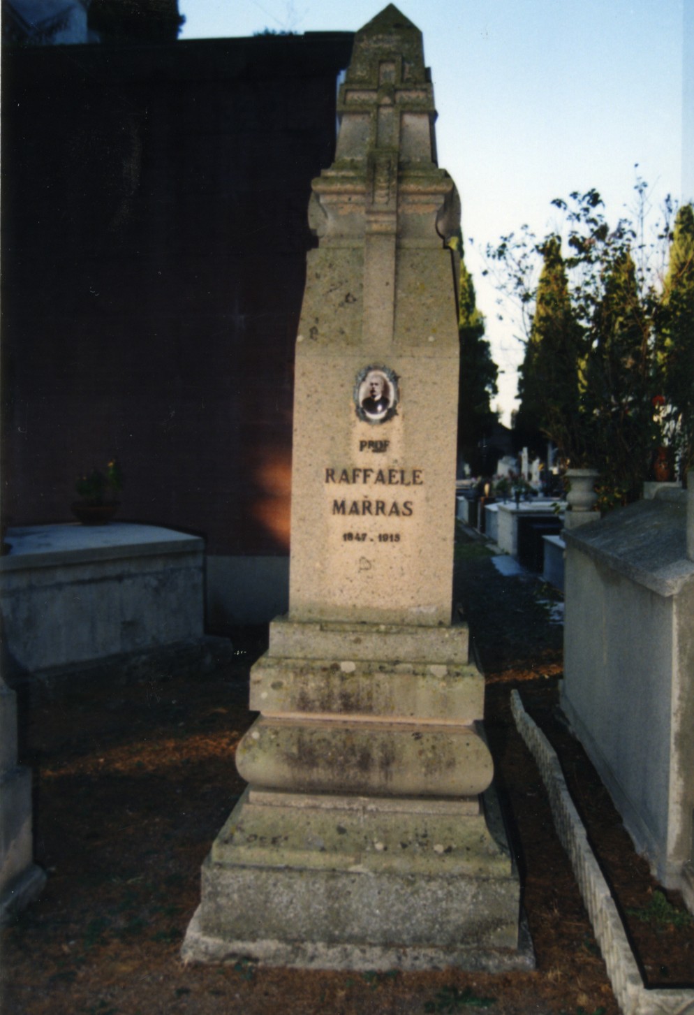 Monumento funebre - a cippo