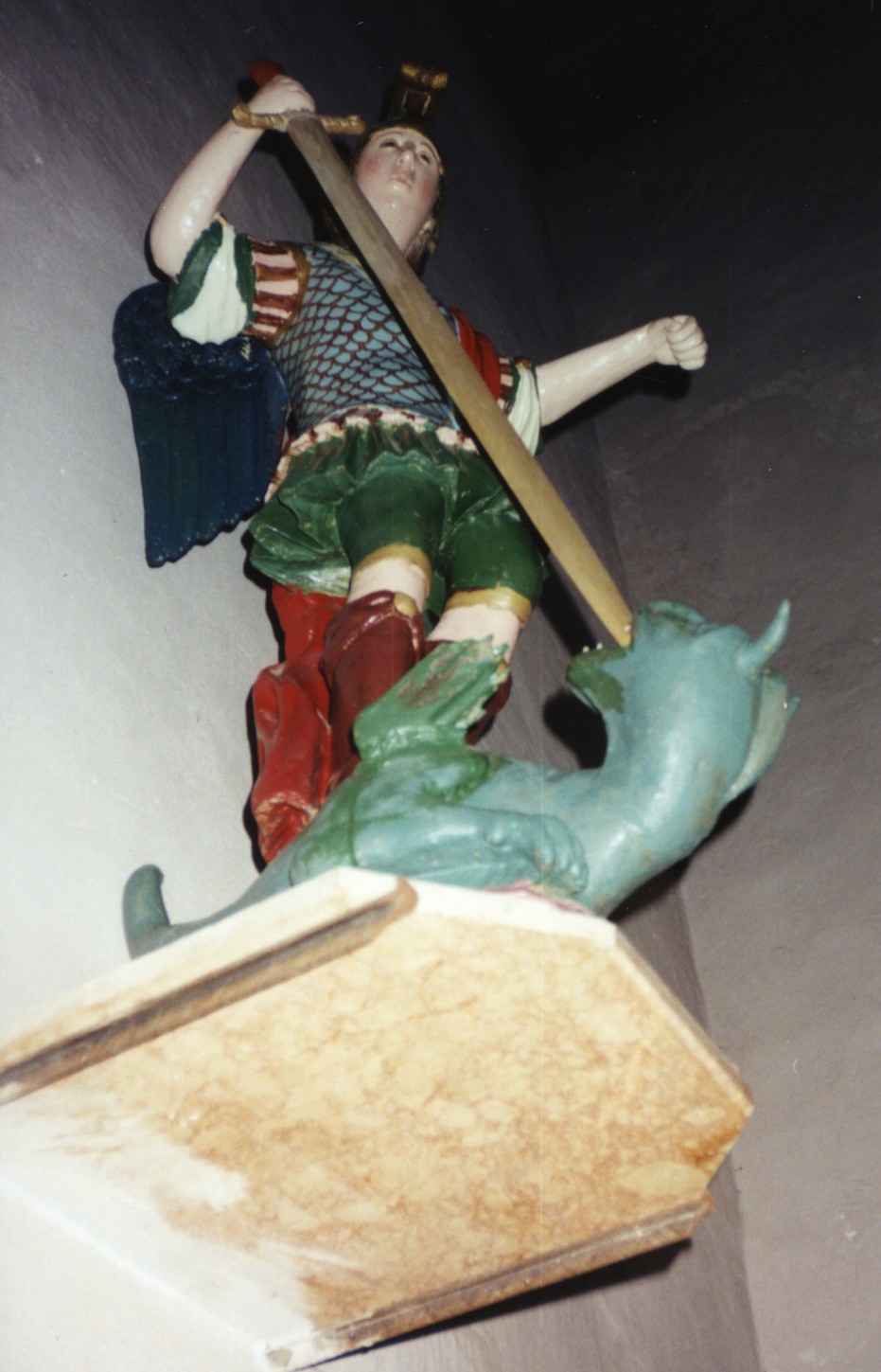 San michele arcangelo combatte il drago (scultura)