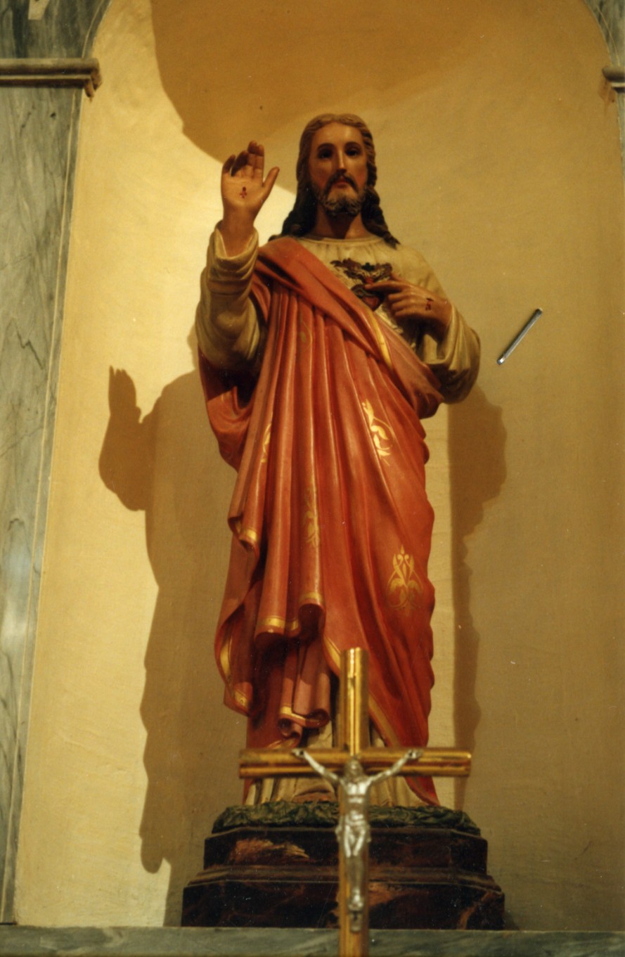 Sacro cuore di gesù (statua)