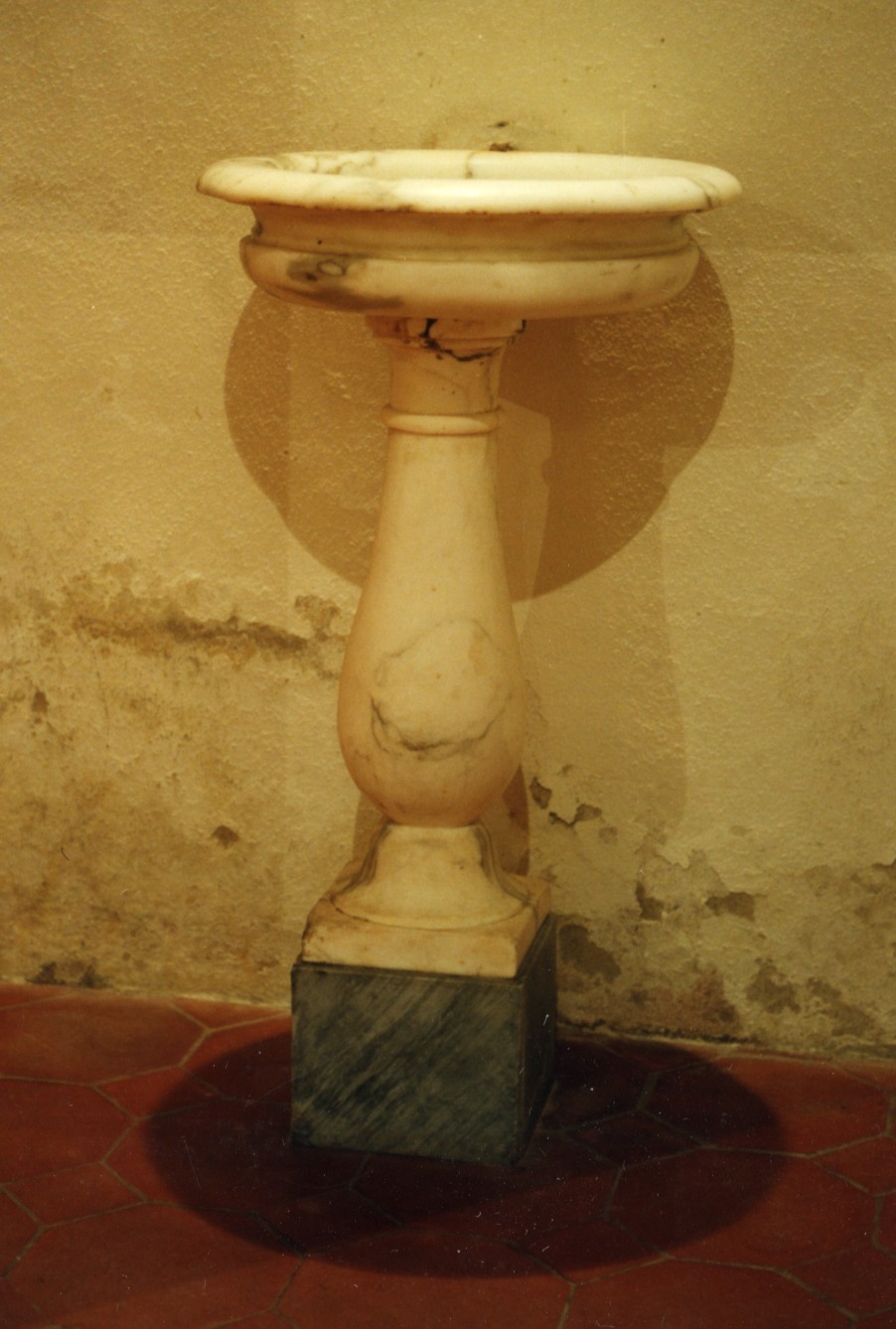 Acquasantiera - a fusto