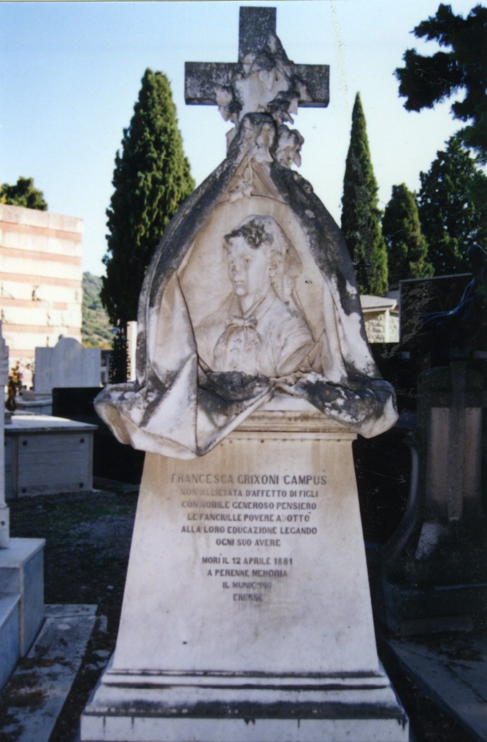 Monumento funebre