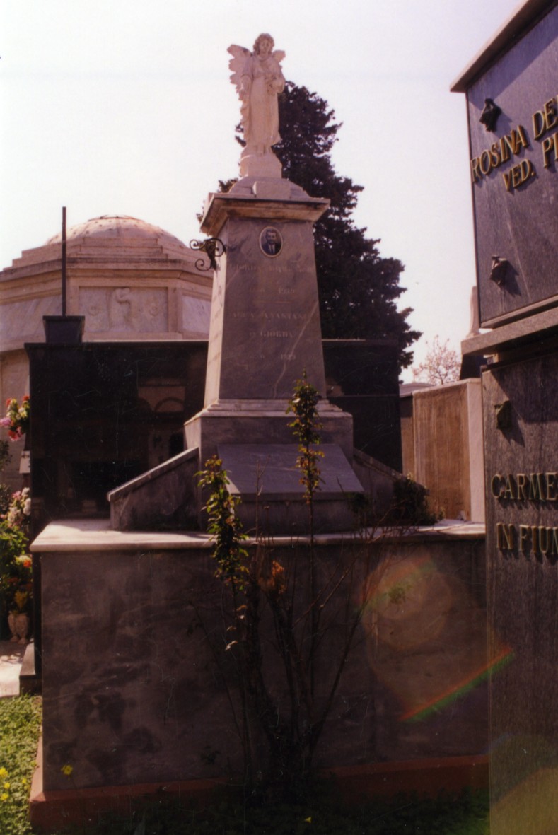 Monumento funebre