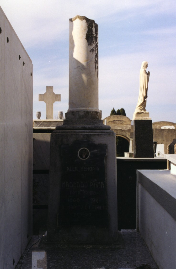 Monumento funebre - a colonna