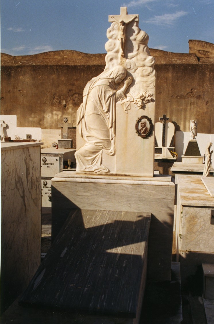 Monumento funebre