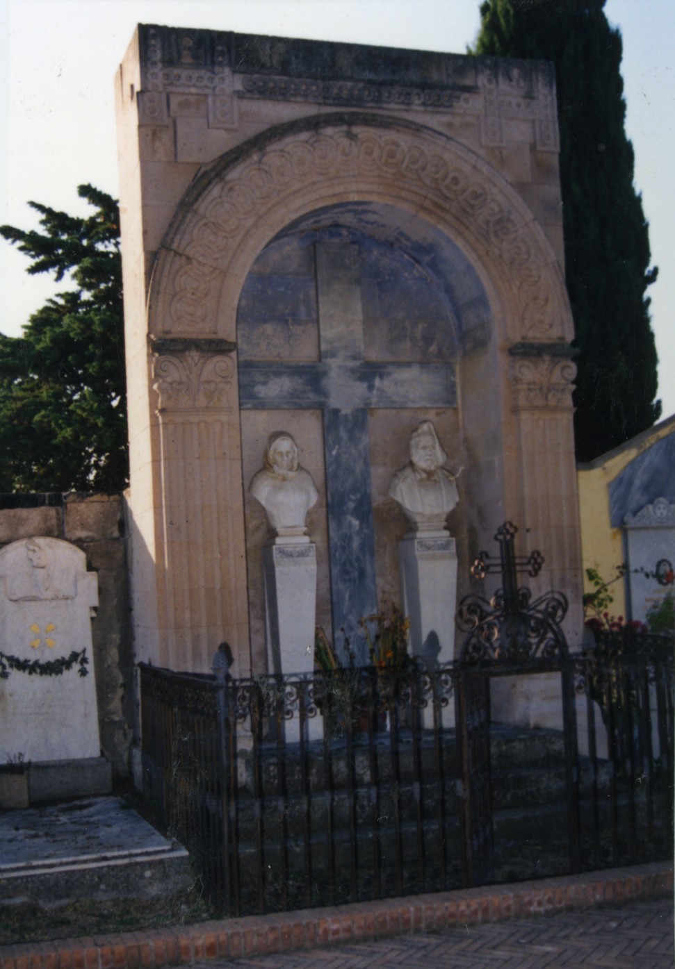 Monumento funebre
