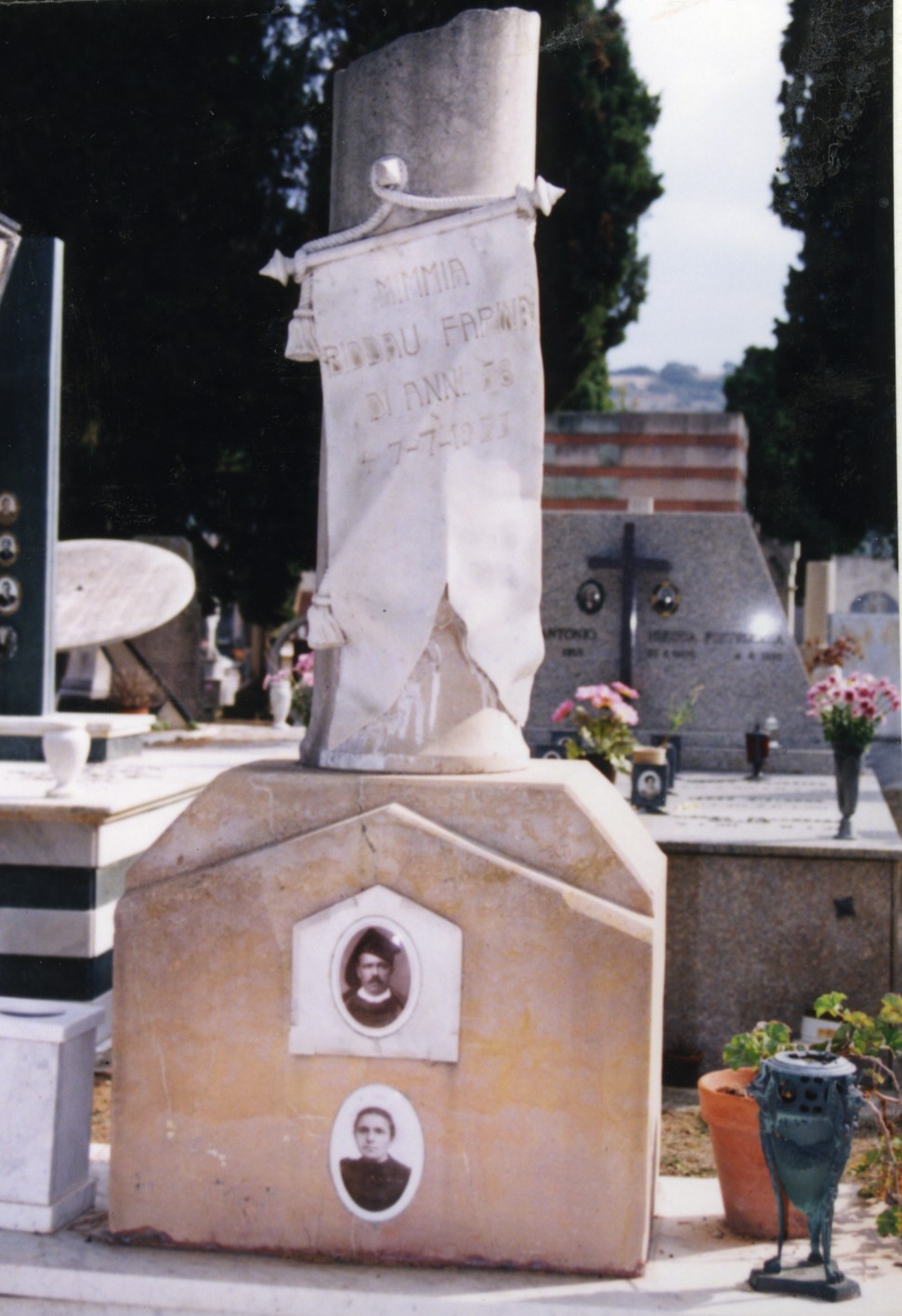 Monumento funebre - a colonna