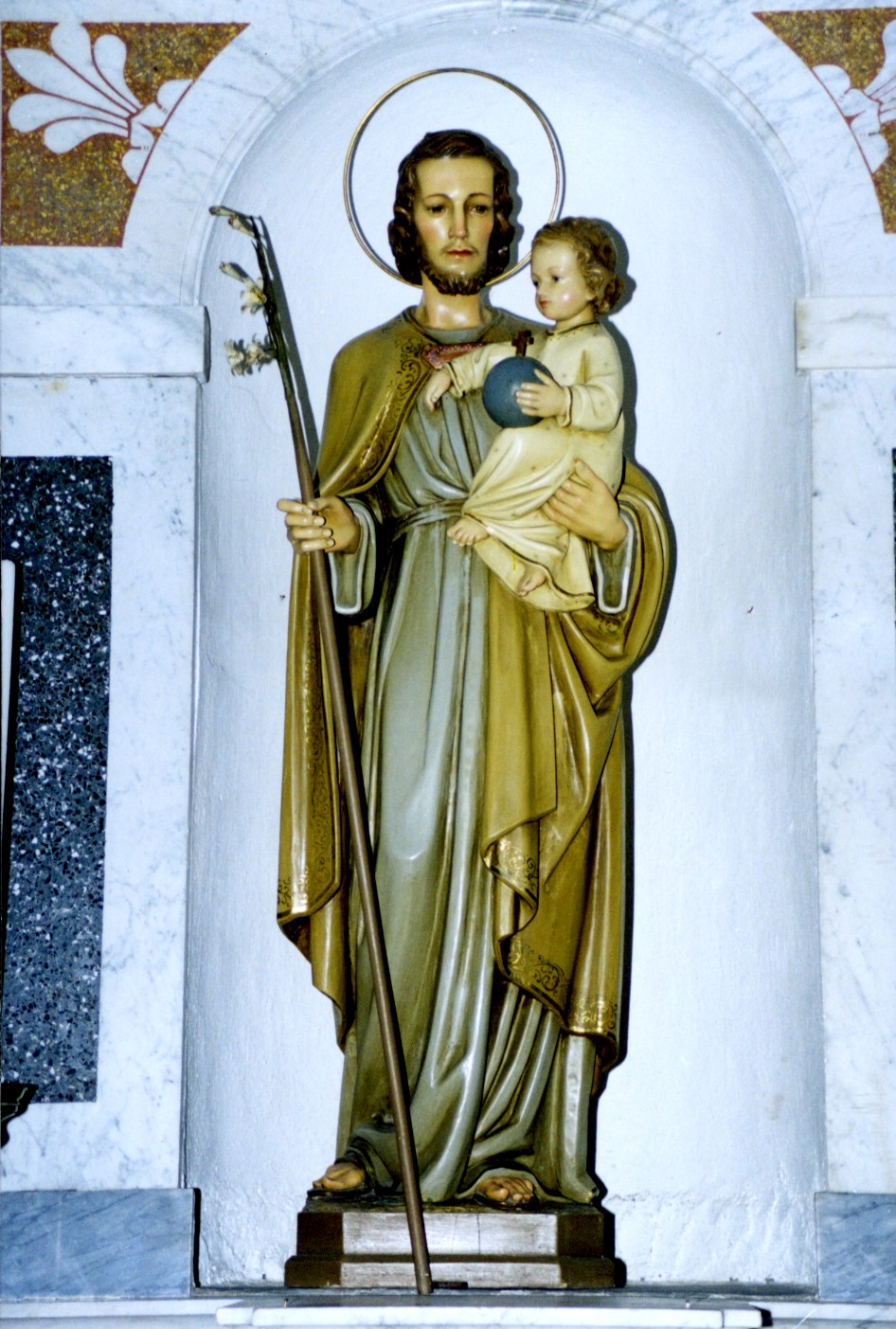 San giuseppe e gesù bambino (scultura)