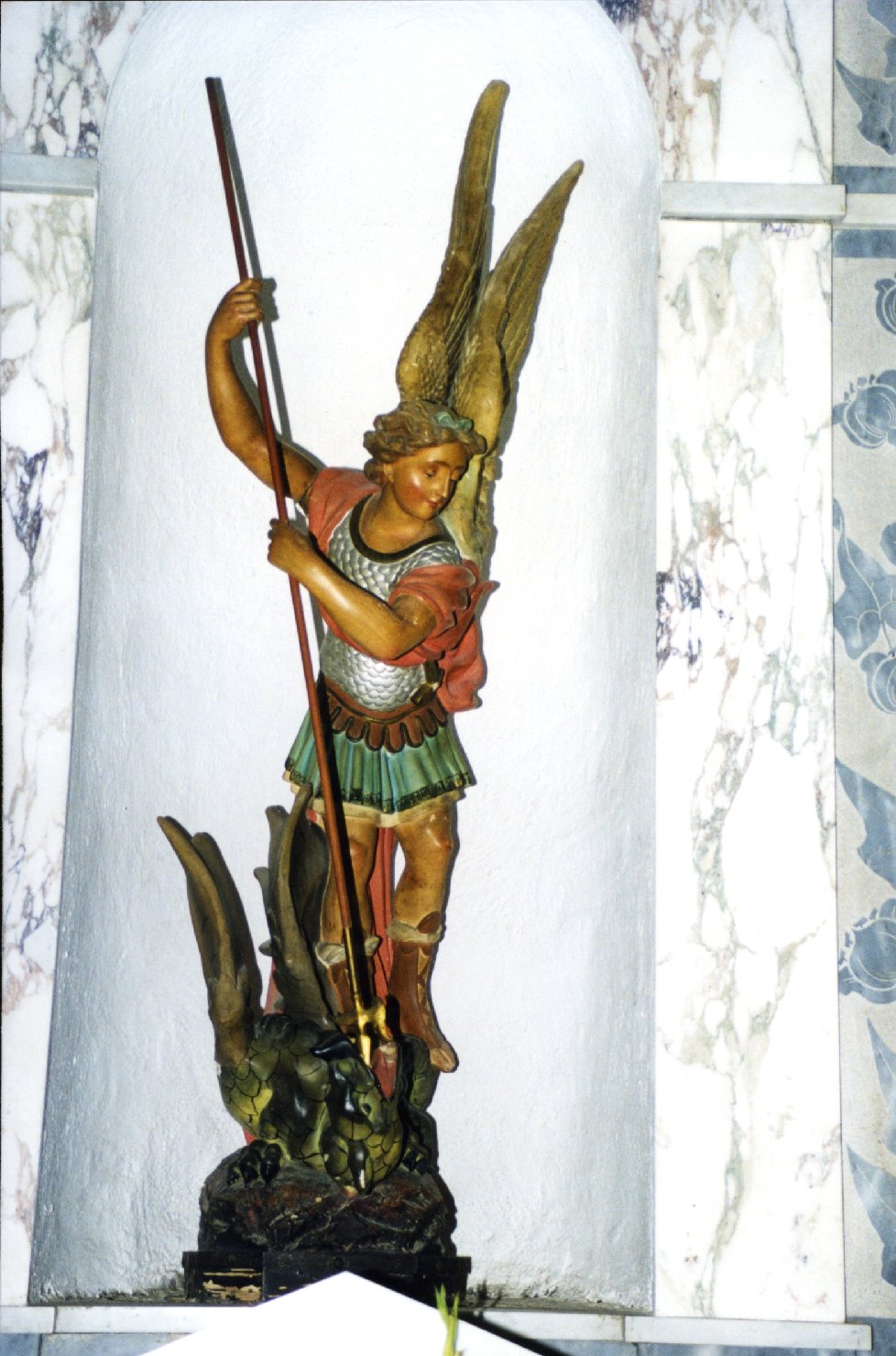 San giorgio uccide il drago (statua)