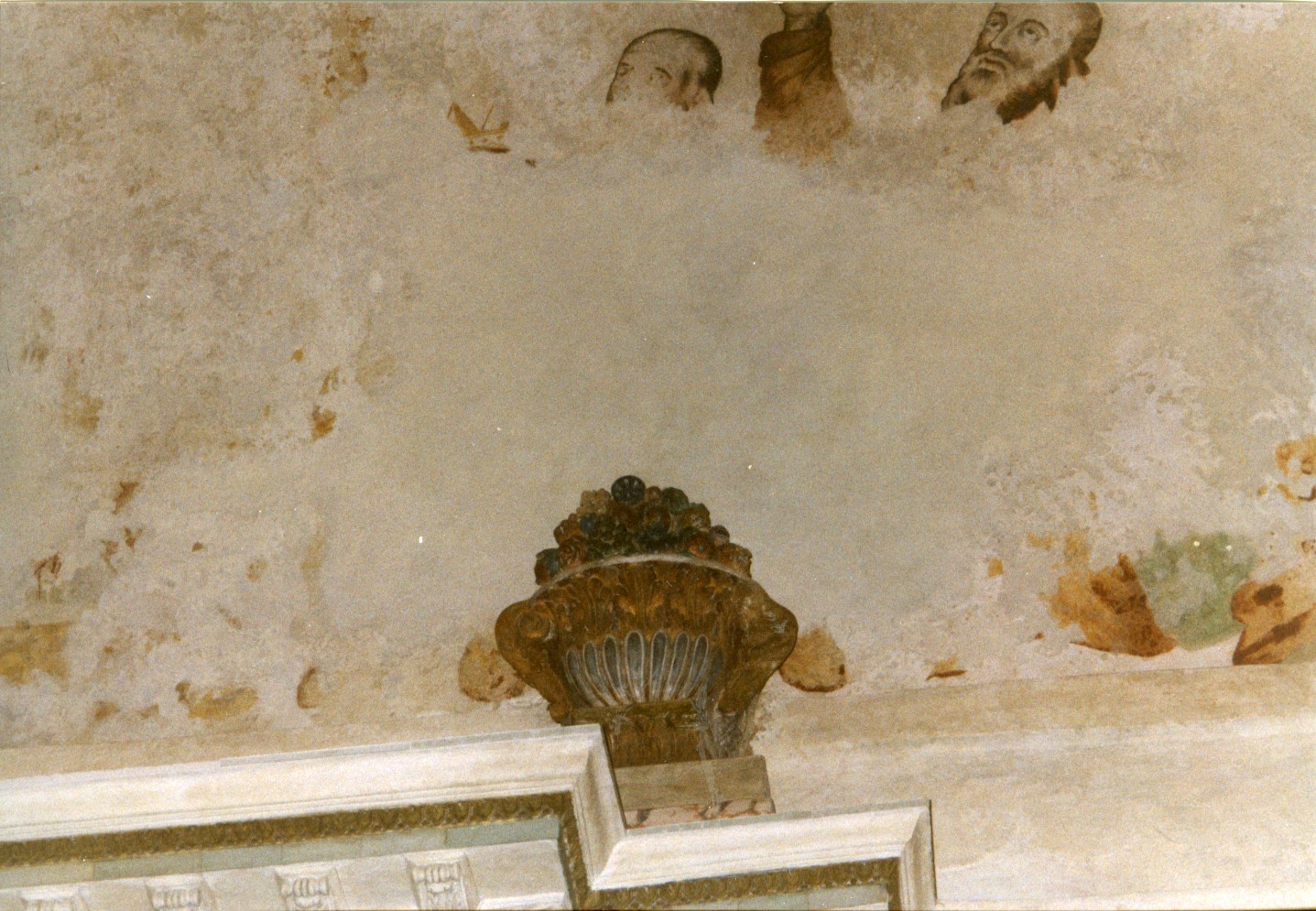 Vaso con fiori (scultura, coppia)