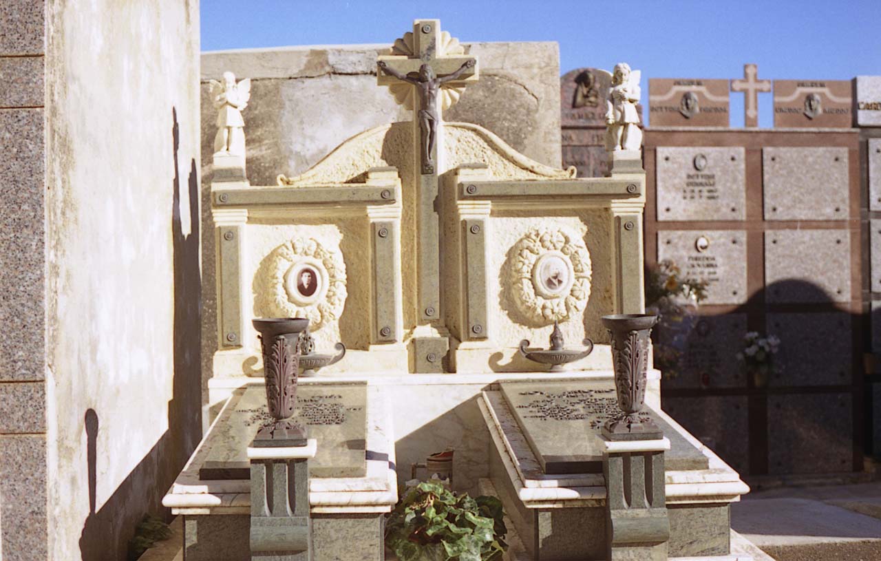 Monumento funebre