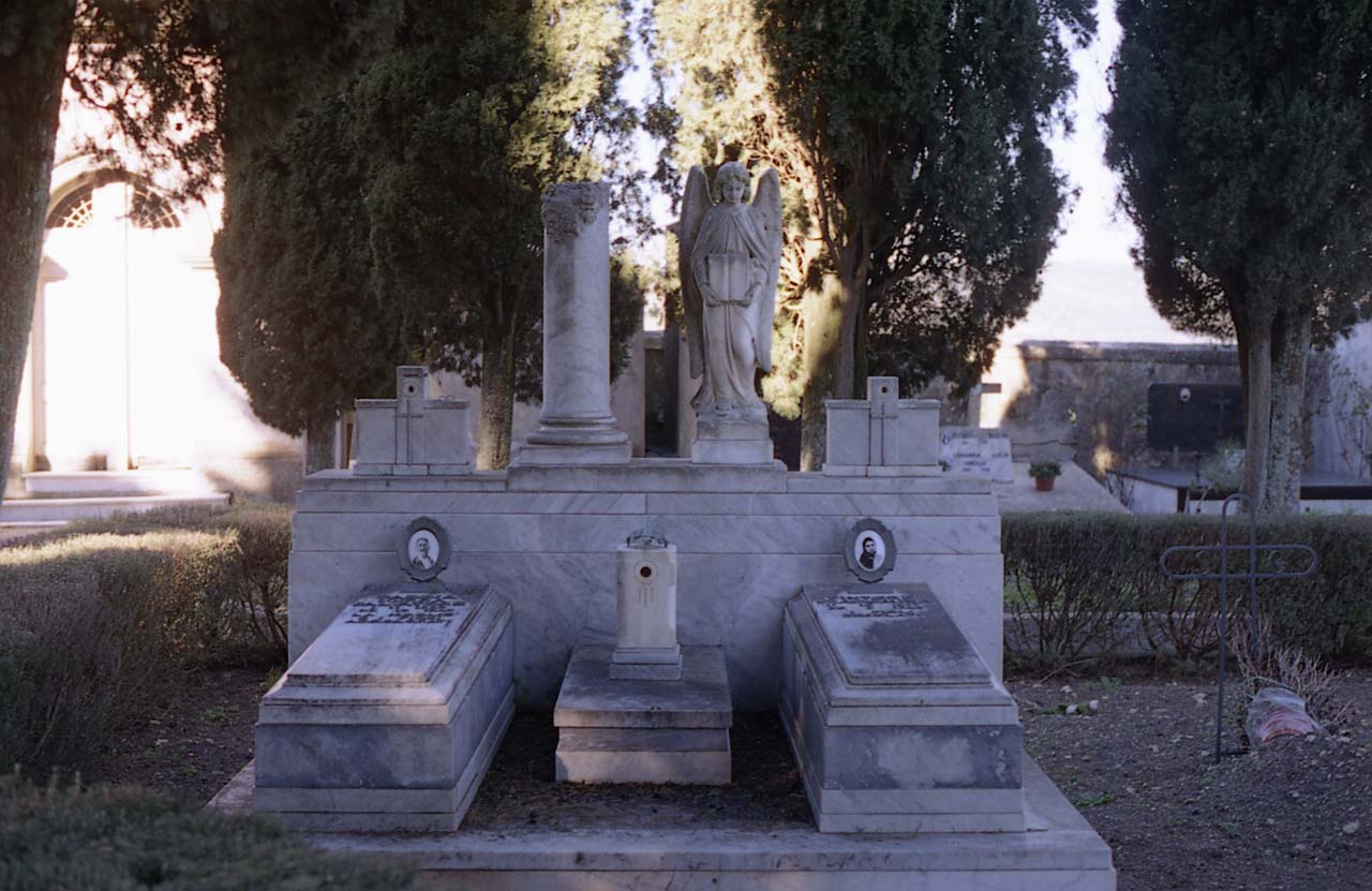 Monumento funebre