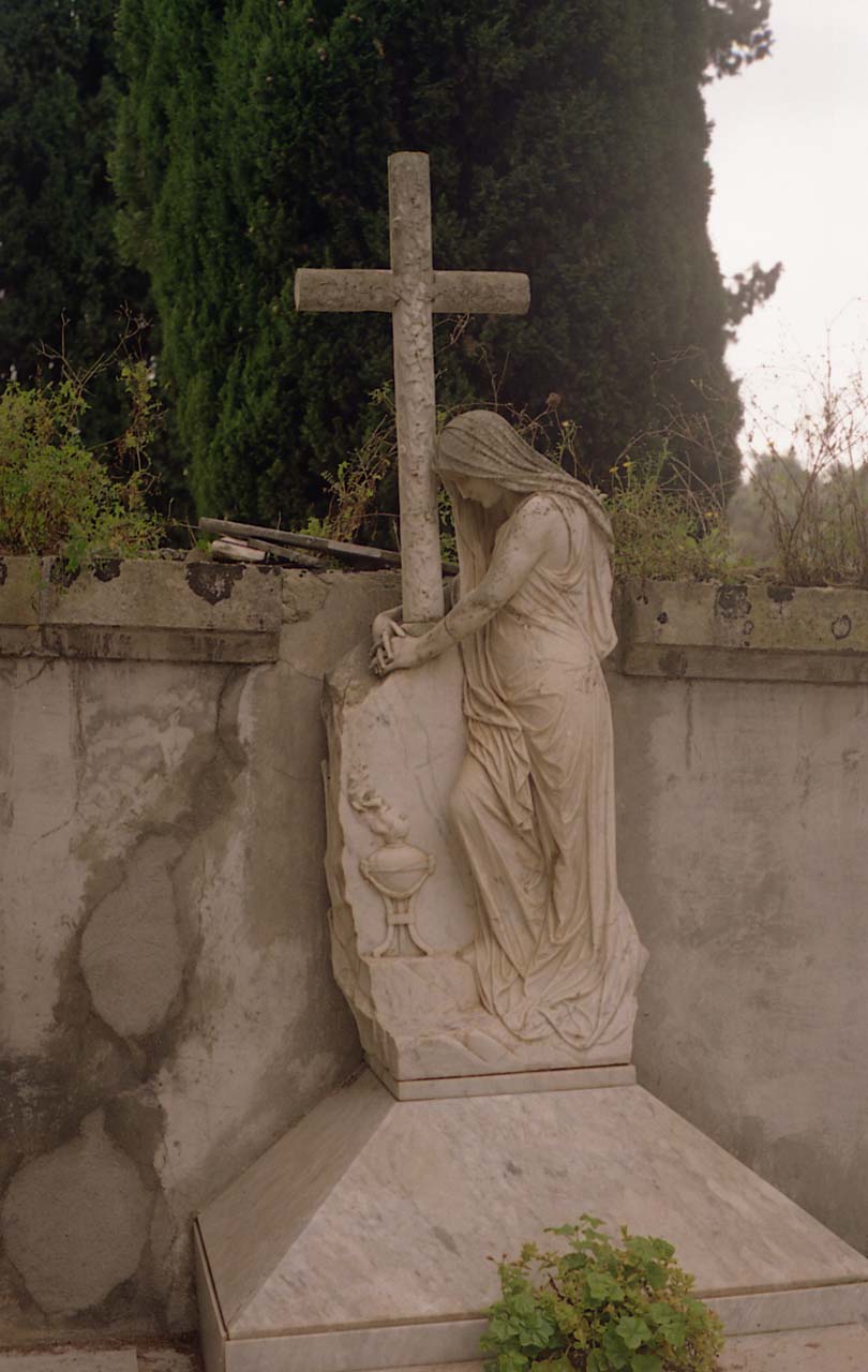 Figura femminile dolente (monumento funebre)