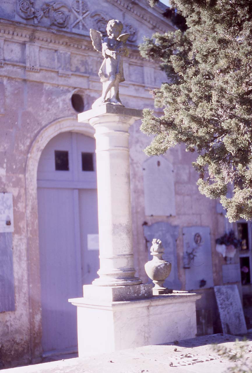 Angioletto con mazzo di rose (statua)