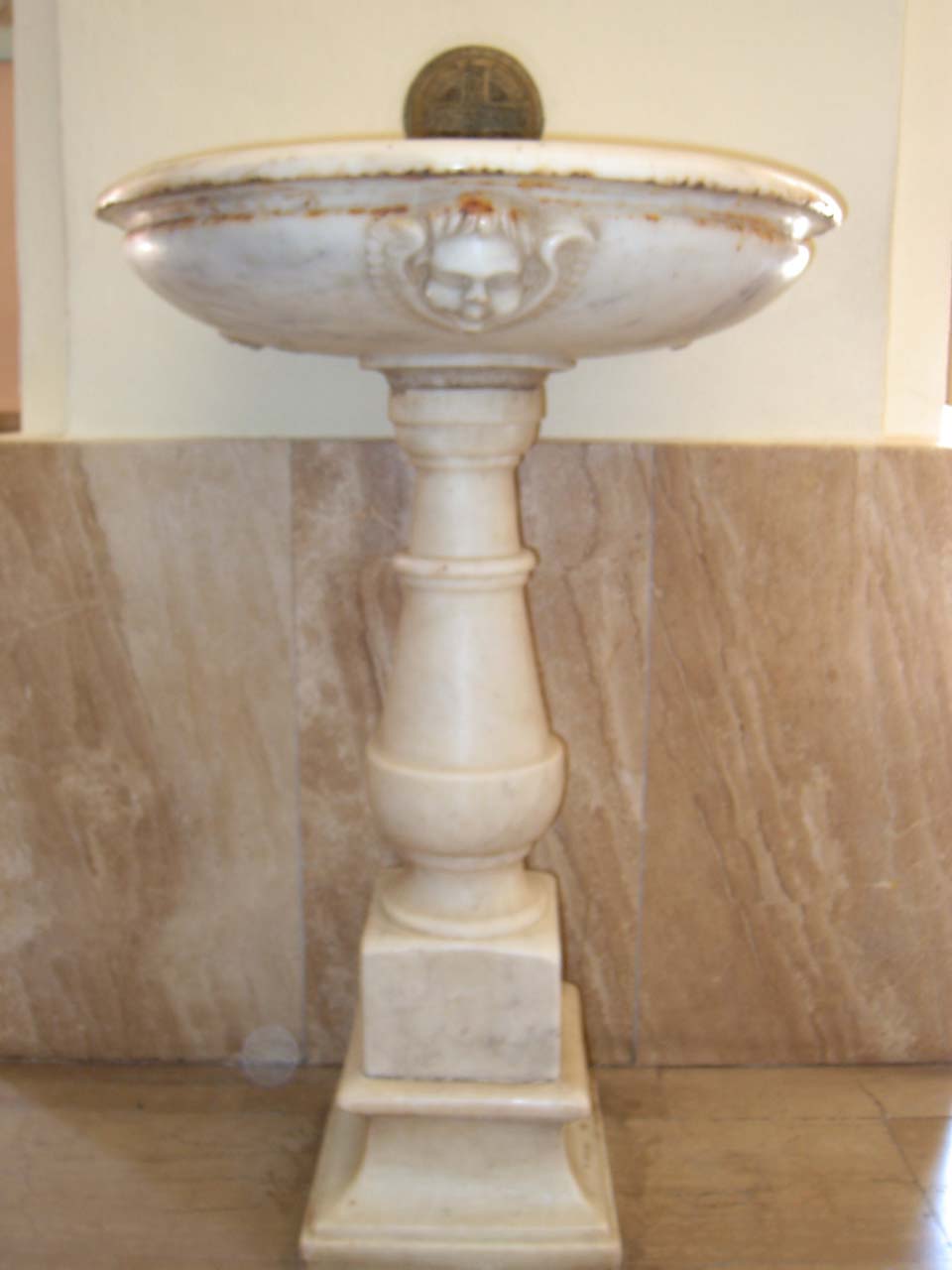 Acquasantiera da parete