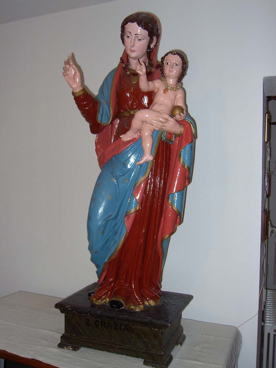 Beata vergine delle grazie, madonna con bambino (statua)