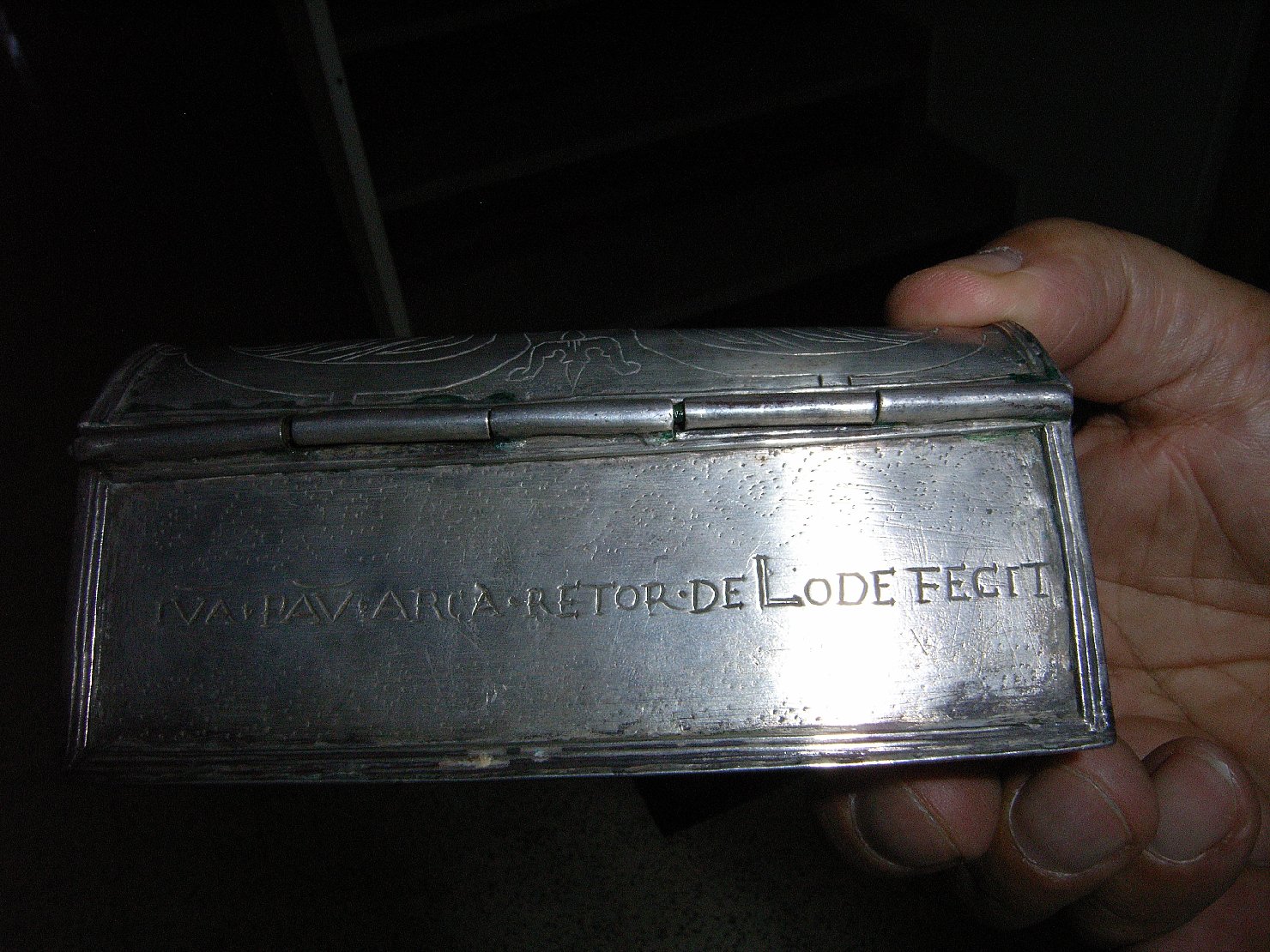 Vasetti per oli santi
