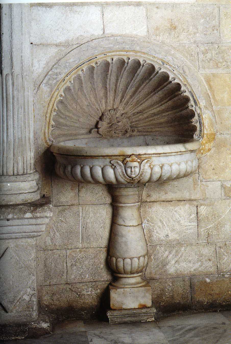 Acquasantiera - a fusto