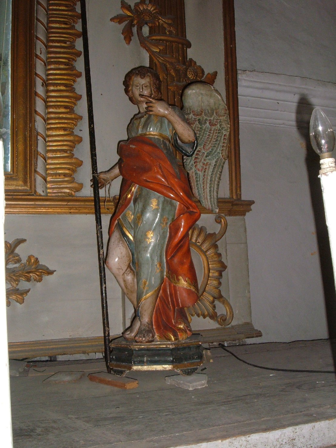 Serafino, angelo con strumenti della passione (statua)