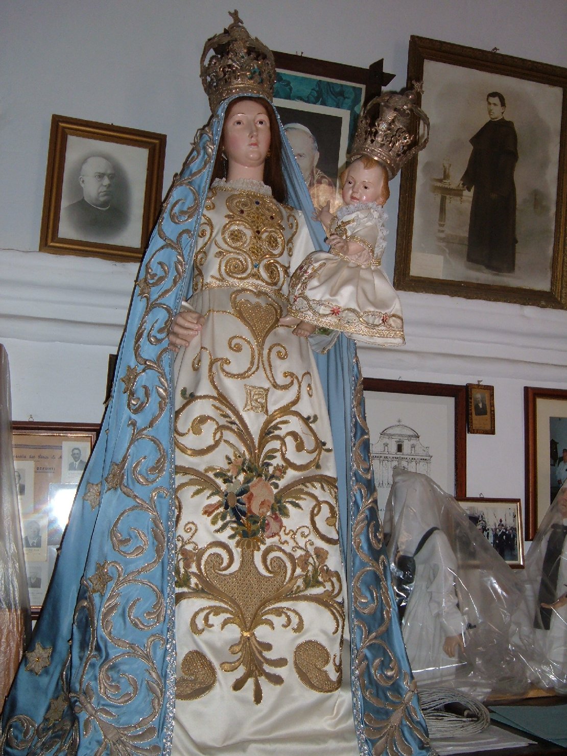 Madonna dei servi di maria, madonna con bambino (manichino)