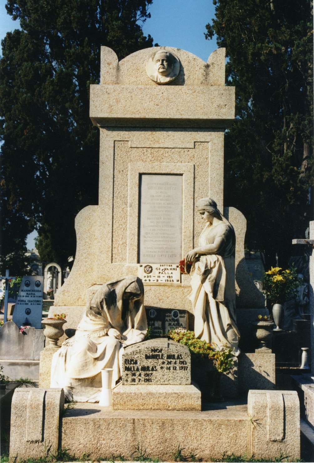 Figure allegoriche femminili (monumento funebre)