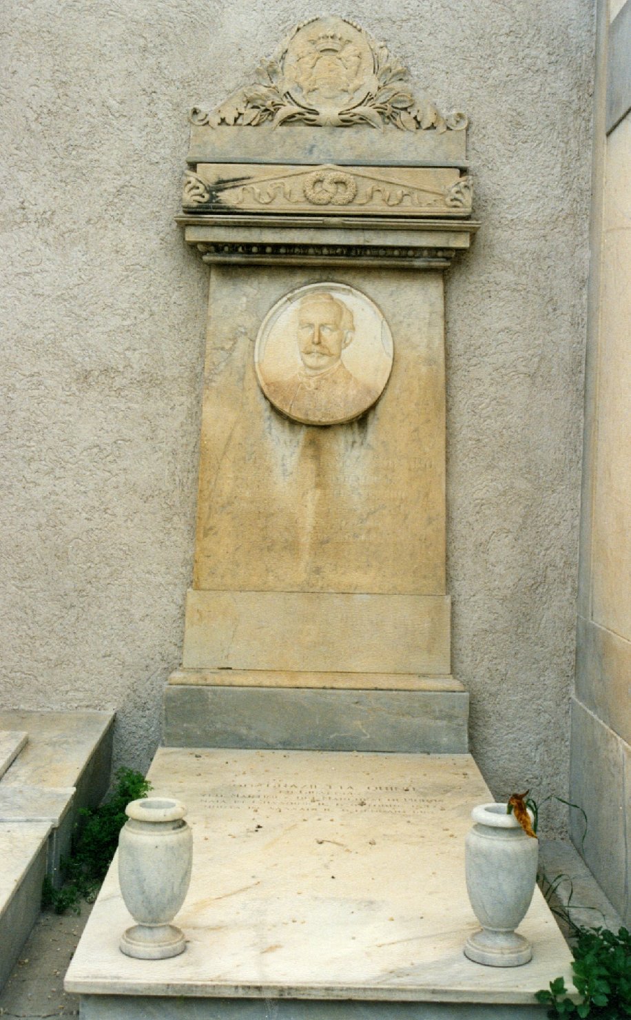 Ritratto di angelo martinez solaro, ritratto d'uomo (monumento funebre)