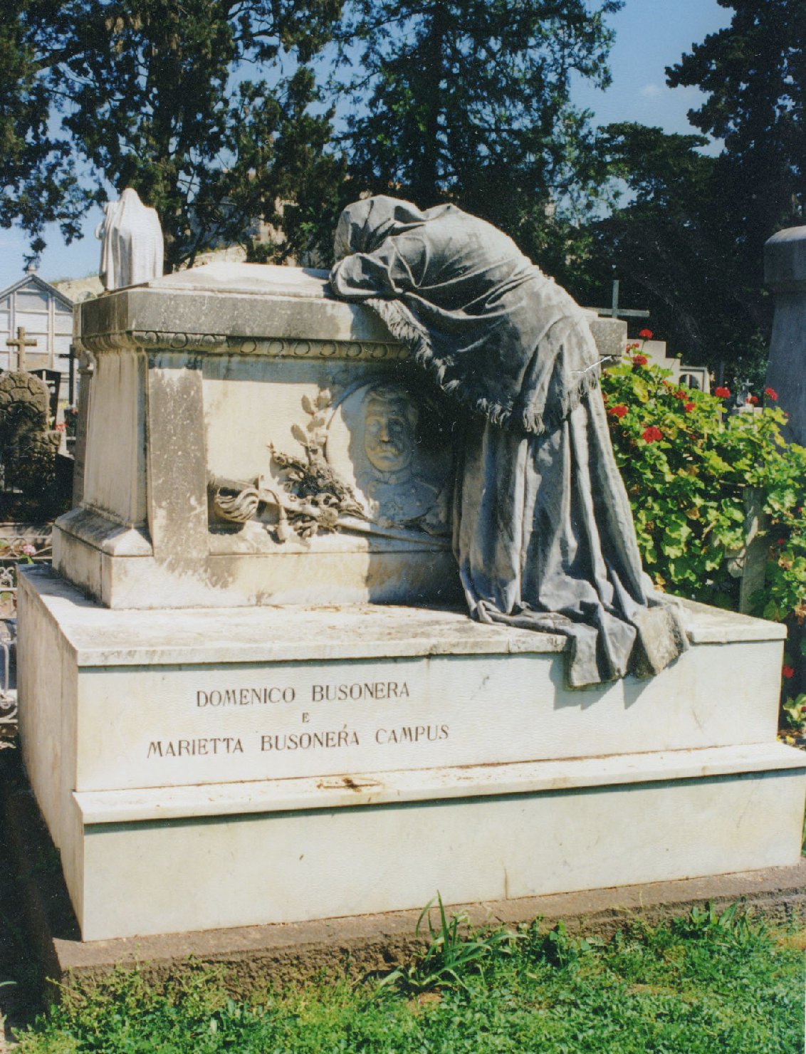 Allegoria della sofferenza/ ritratto d'uomo (monumento funebre)