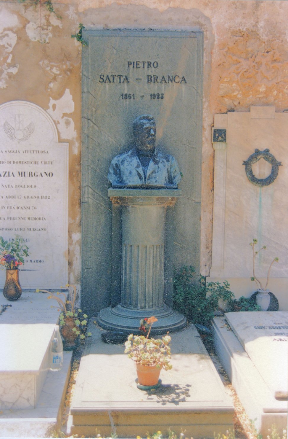 ritratto di Pietro Satta Branca, busto ritratto d'uomo (monumento funebre) di Rubino Edoardo (prima metà sec. XX)
