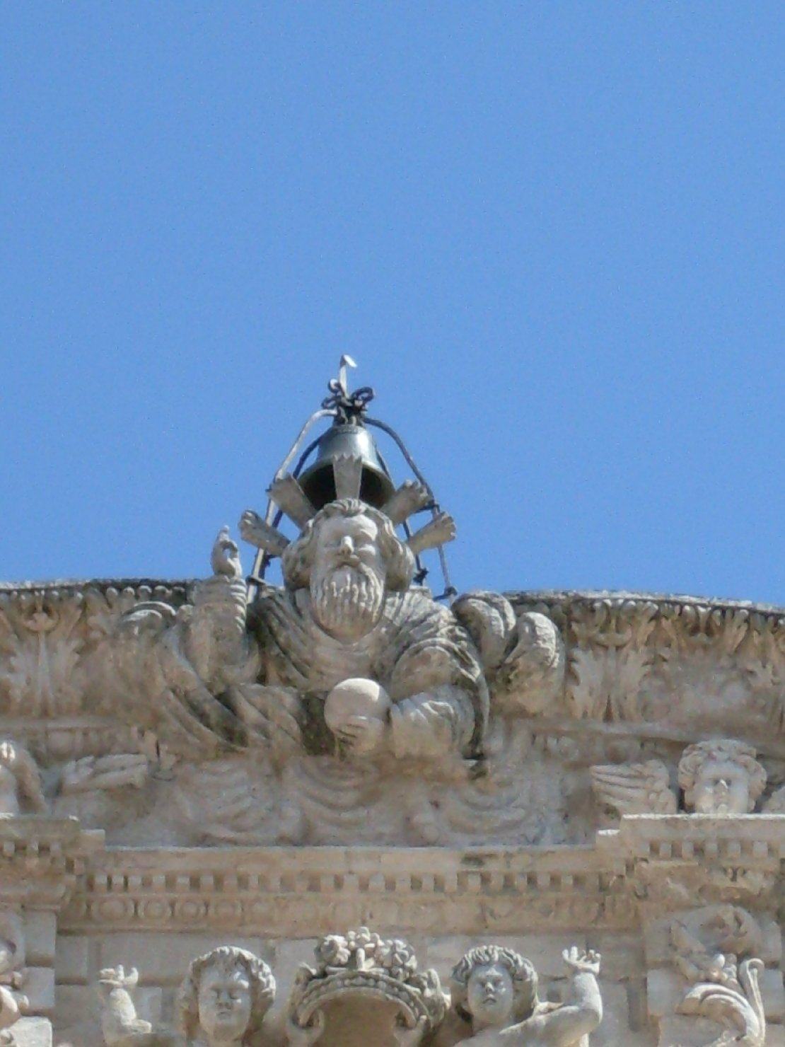 Dio padre benedicente (busto, elemento d'insieme)