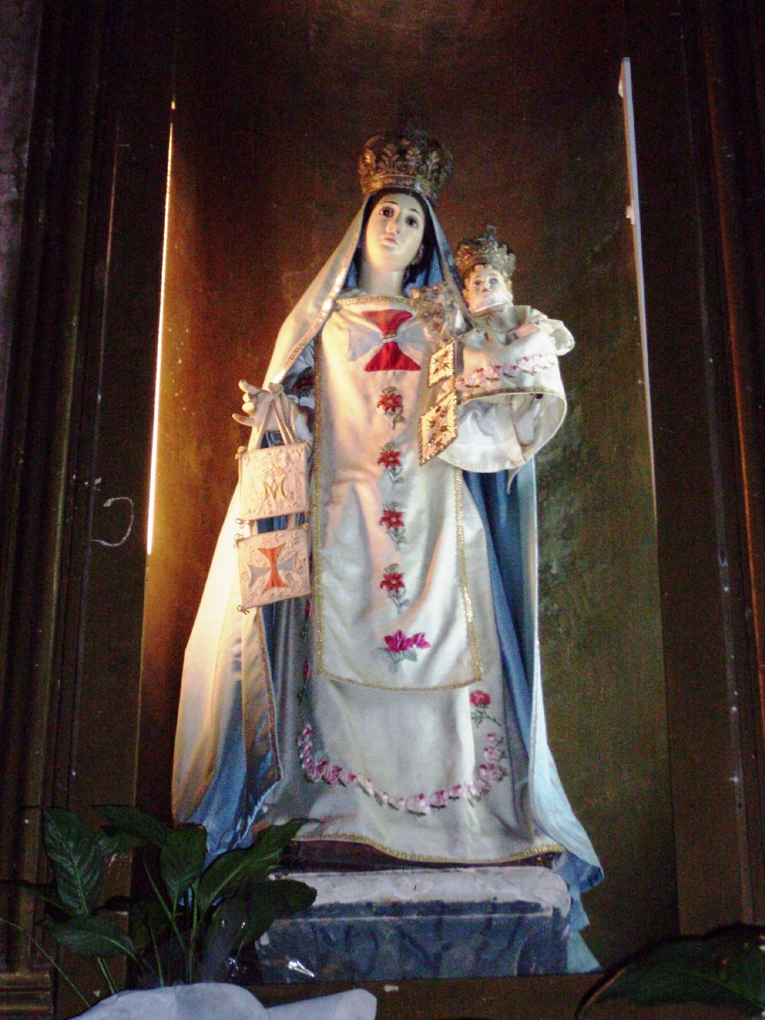 Madonna del rimedio, madonna con bambino (manichino)