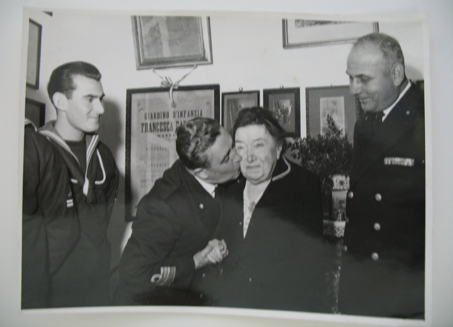 Garibaldi, clelia; marina militare. ufficiali e sottufficiali; isola di caprera - casa di garibaldi, interno (positivo)