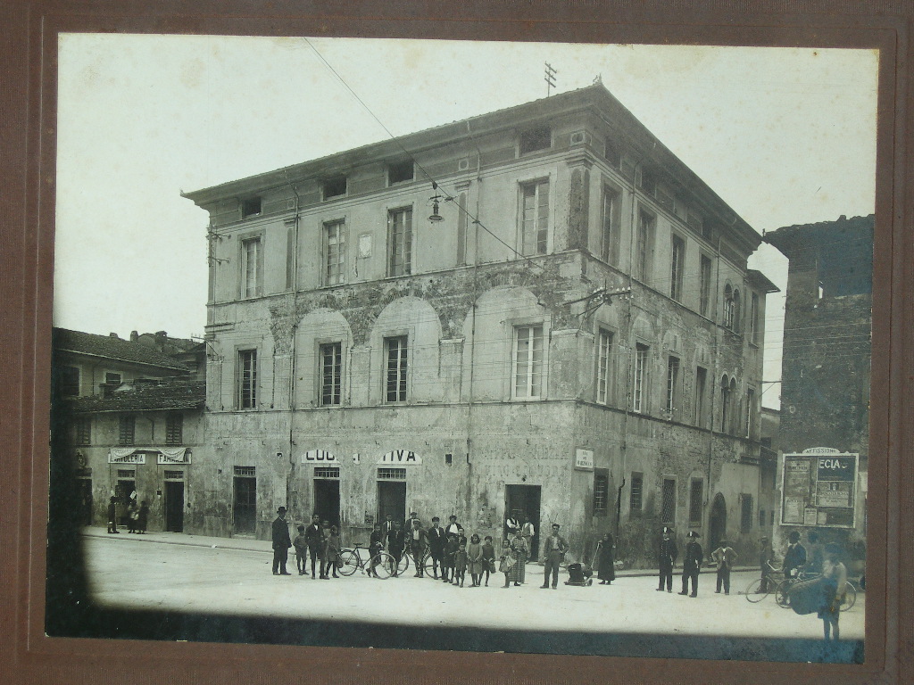 Veduta di un paese in provincia di Lucca (positivo) di Fornari Nello (laboratorio) (XX)