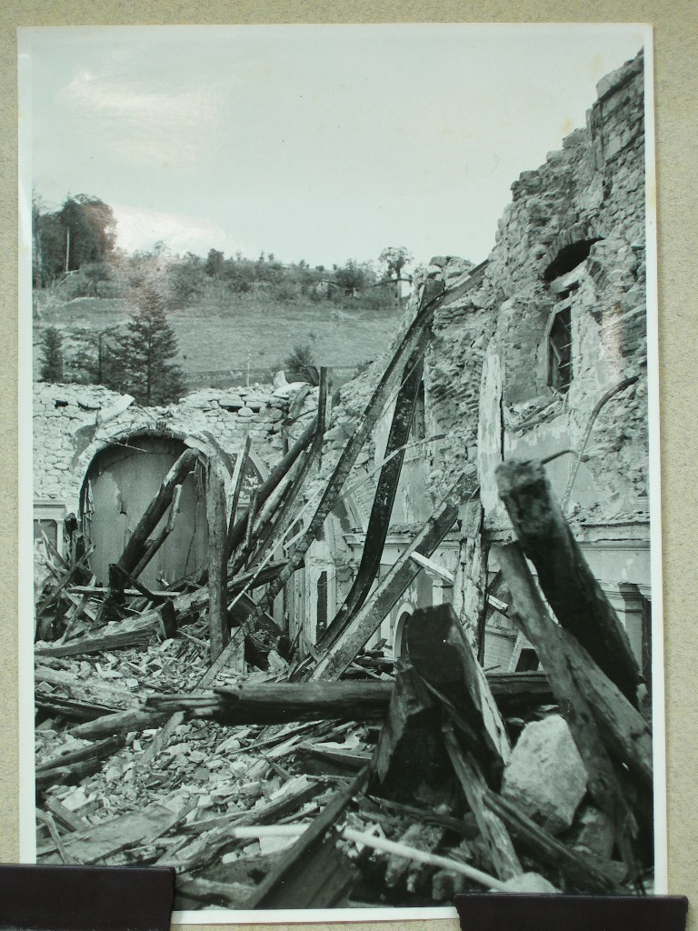 Lucca Provincia. Macerie (positivo) di Anonimo (laboratorio) (XX)