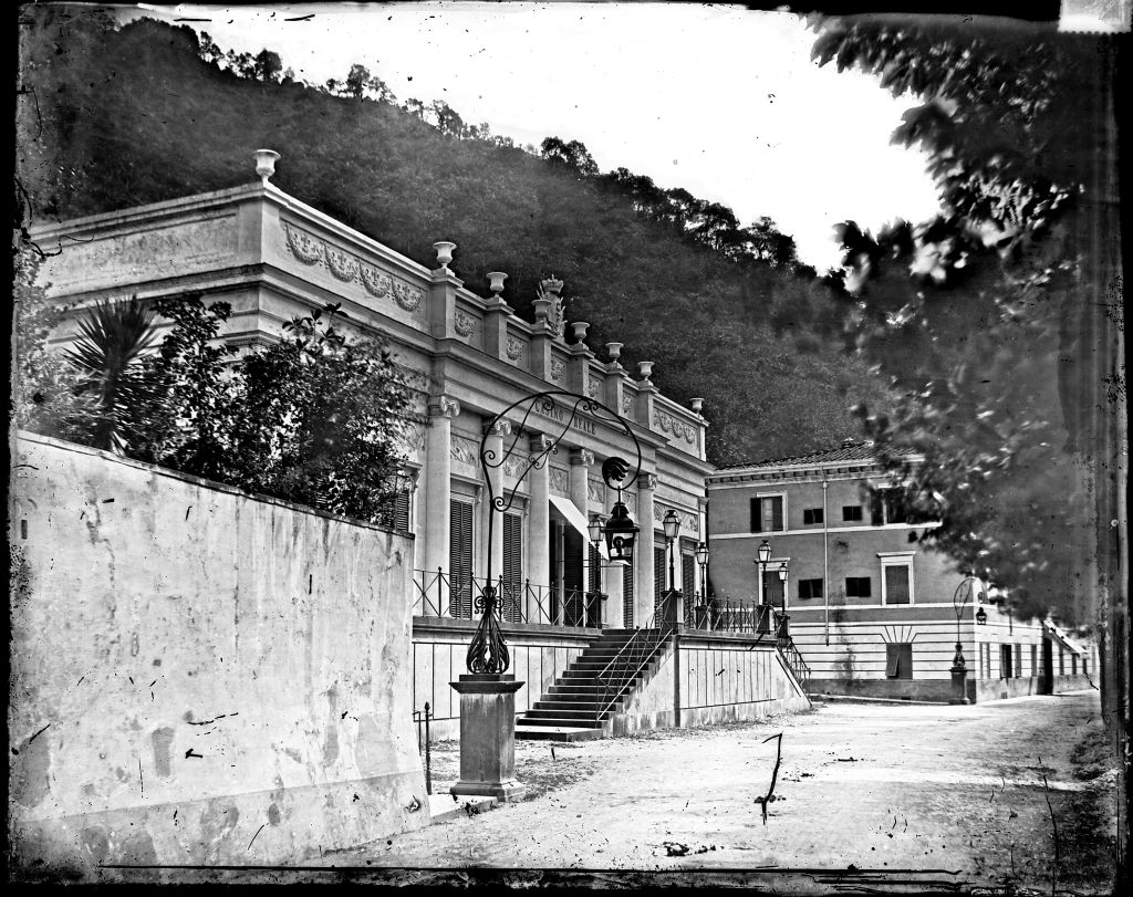 Bagni di Lucca - Casinò Reale (negativo) di Lint, Enrico van (seconda metà XIX)