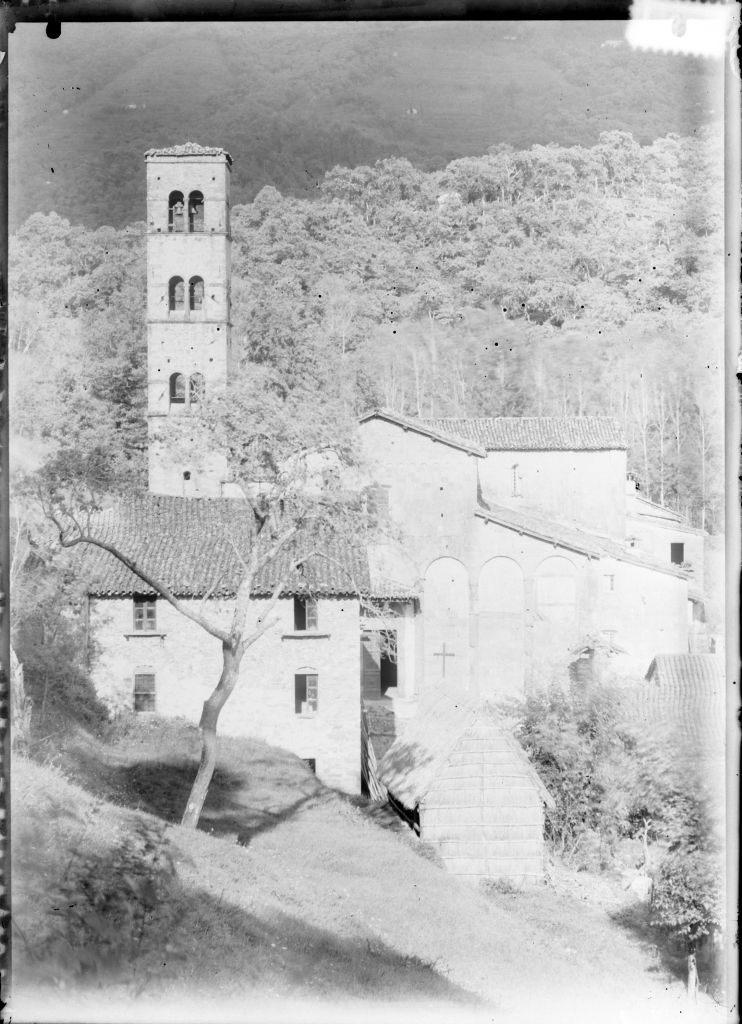 Pieve di Loppia - Vedute (negativo) di Anonimo (XIX/ XX)