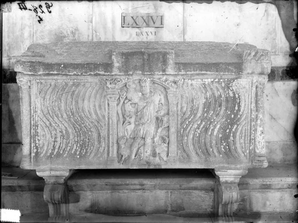 Pisa - Camposanto - Sarcofagi (negativo) di Anonimo (XIX/ XX)